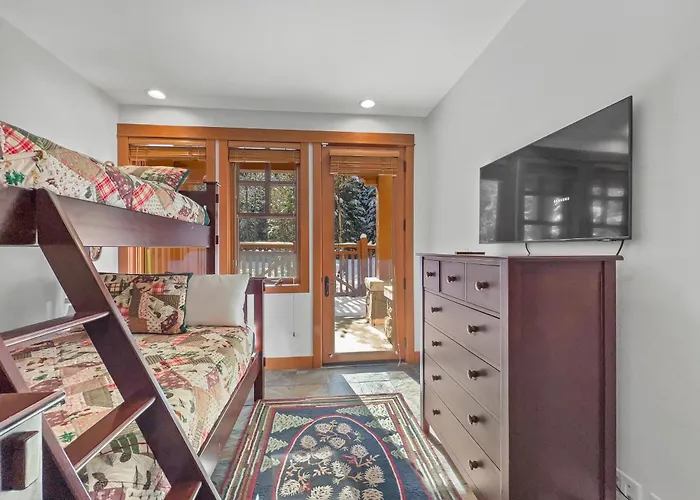 Union Creek Townhome 164d New Listing! Apartment