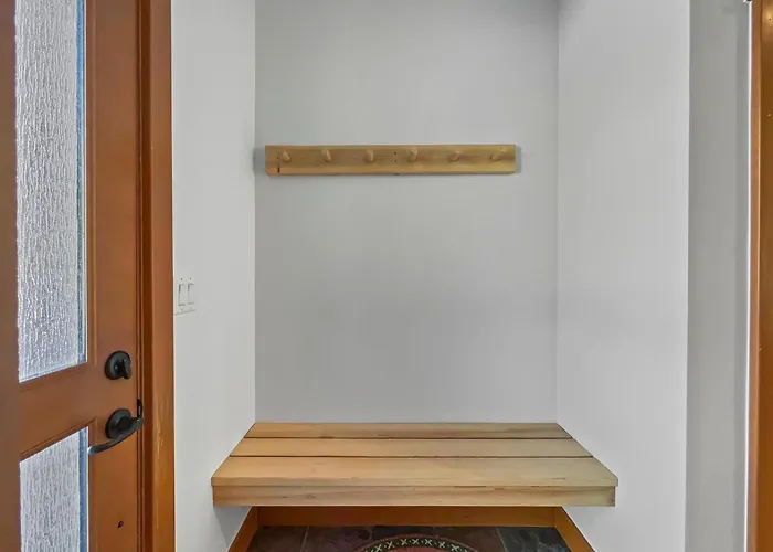 Union Creek Townhome 164d New Listing! Apartment